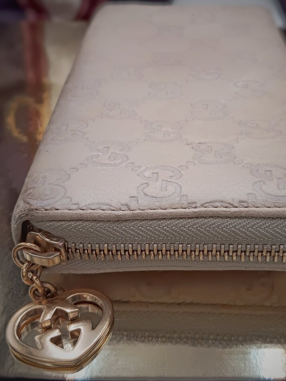 Authentic Gucci Guccissima Zip Around Wallet Bone Ivory Leather GG Heart Charm